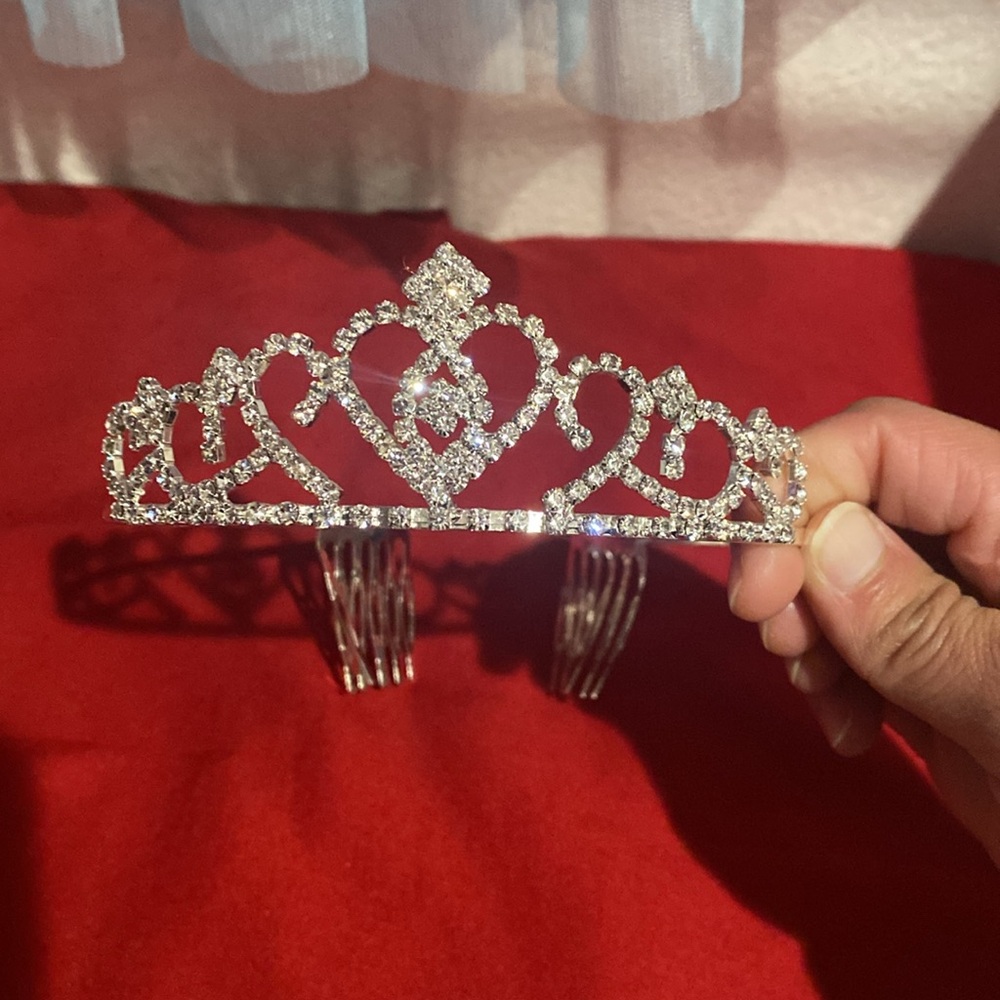 Beautiful Shiny Like new crown.
